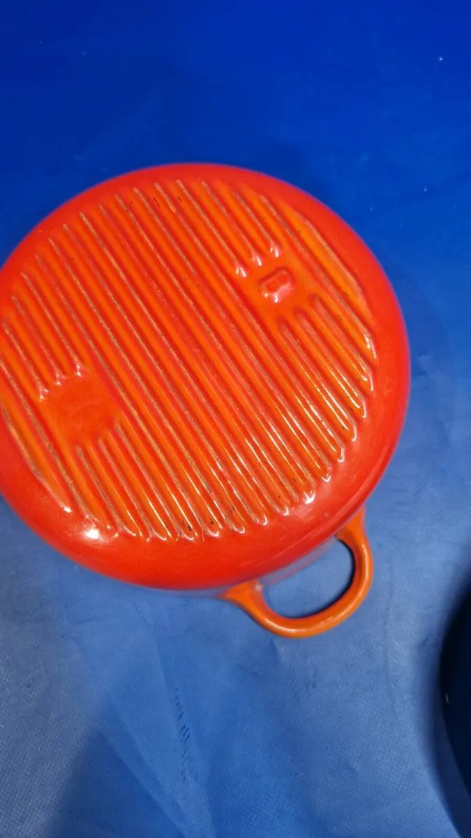 Le Creuset Cast Iron Casserole  Size B (20cm) - Image 4