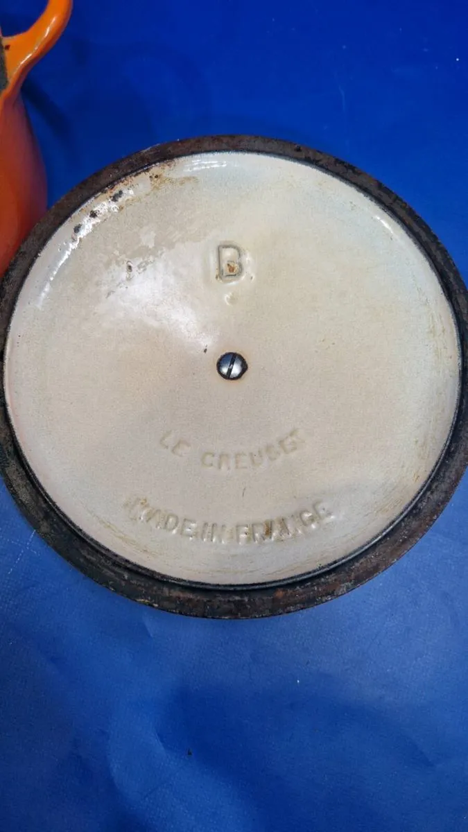 Le Creuset Cast Iron Casserole  Size B (20cm) - Image 2
