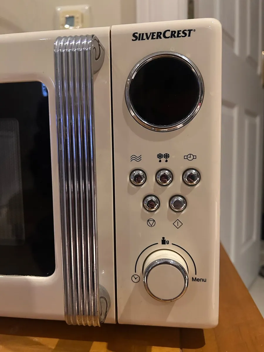 SilverCrest Retro Cream Microwave 700W Like New - Image 3
