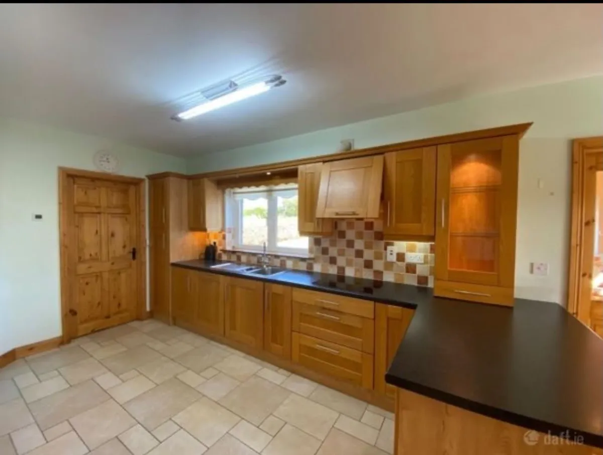 Kitchen & Utulity - Image 1