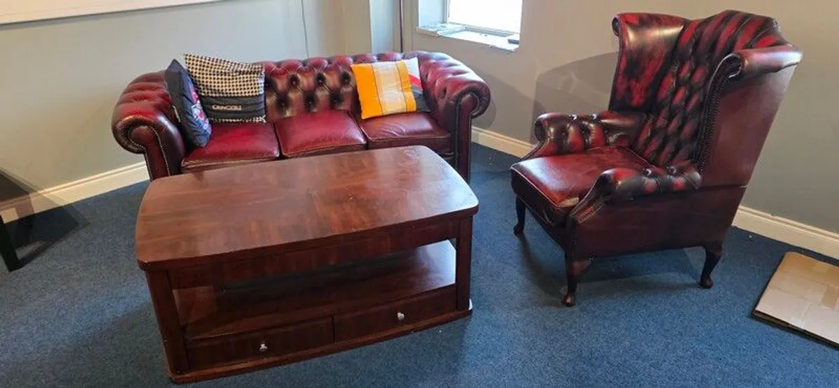 Chesterfield suite 3 piece - Image 1