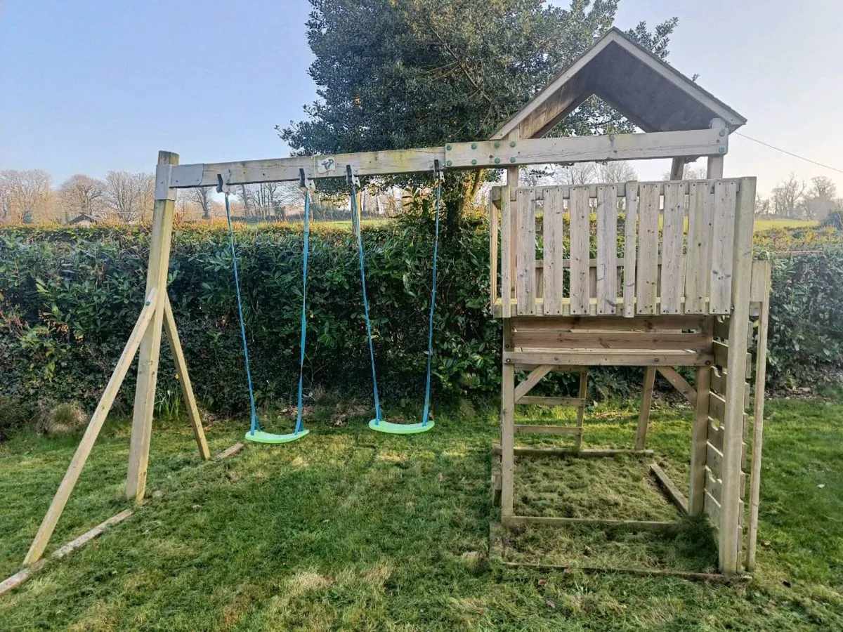 Kids play house - Image 1