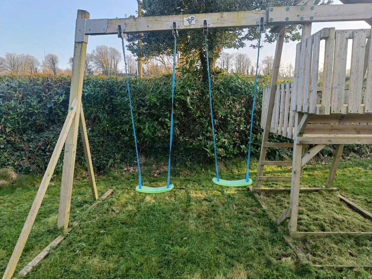 Kids play house - Image 3