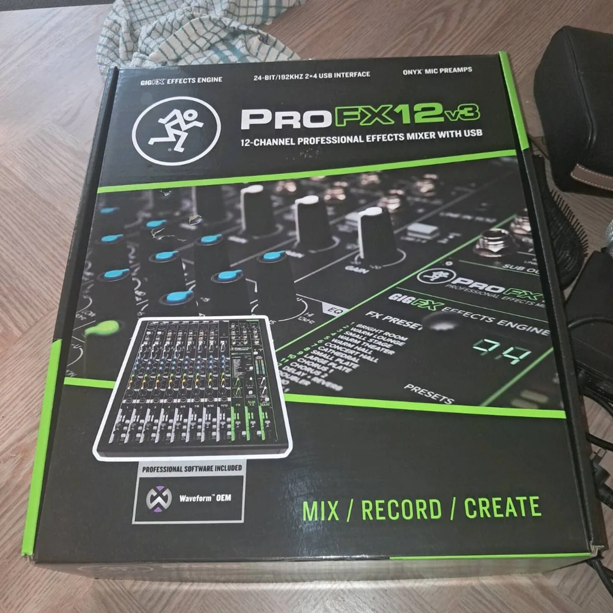 Dj or band - Image 1