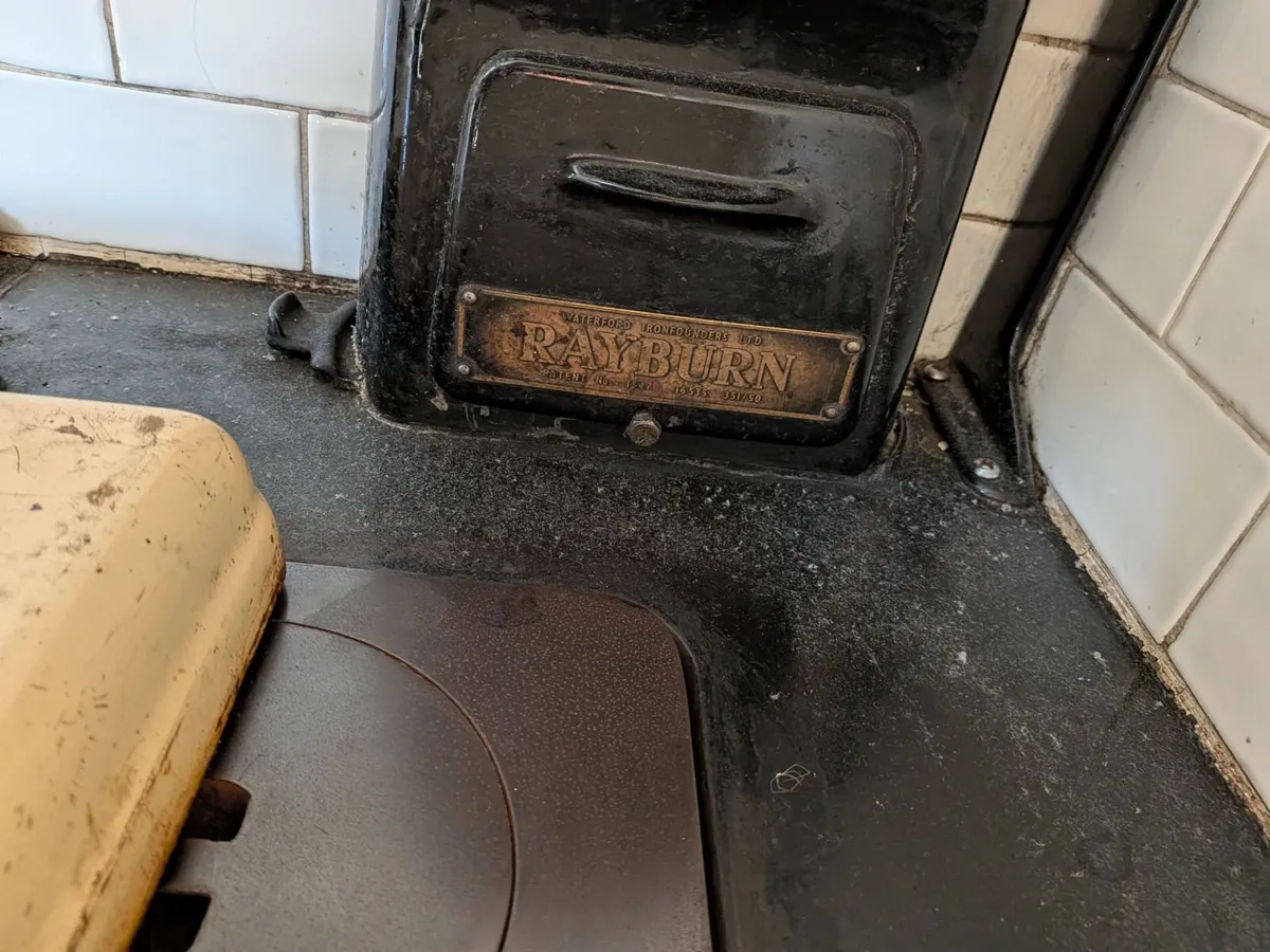 Rayburn cooker and water heater - Image 1