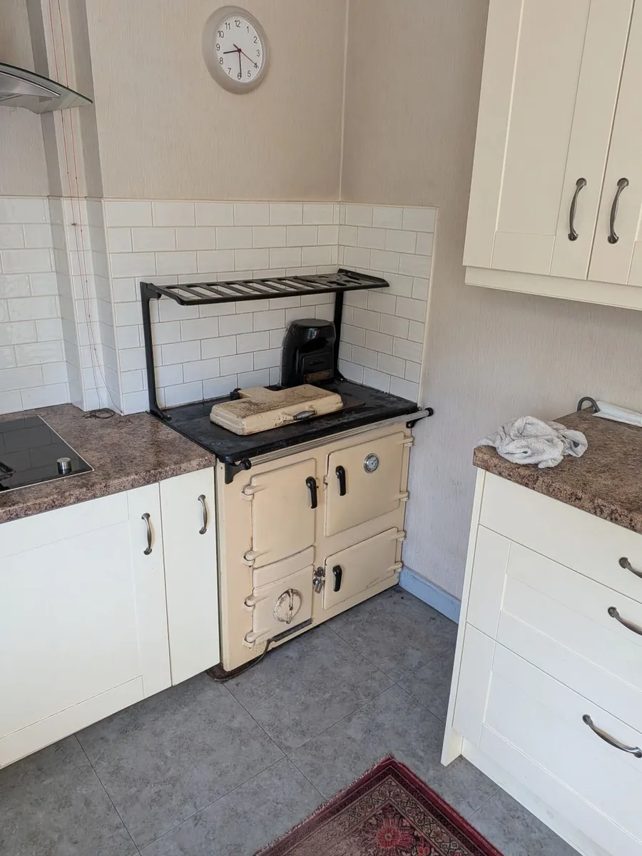 Rayburn cooker and water heater - Image 4