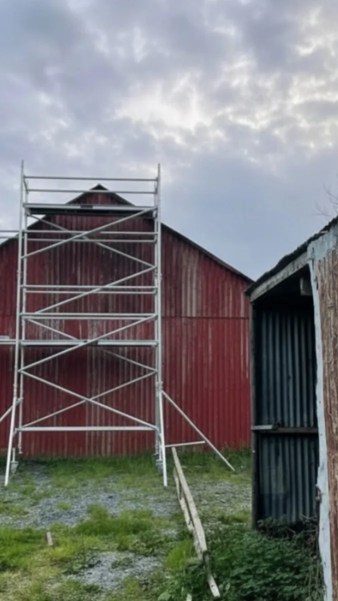 Scaffolding tower