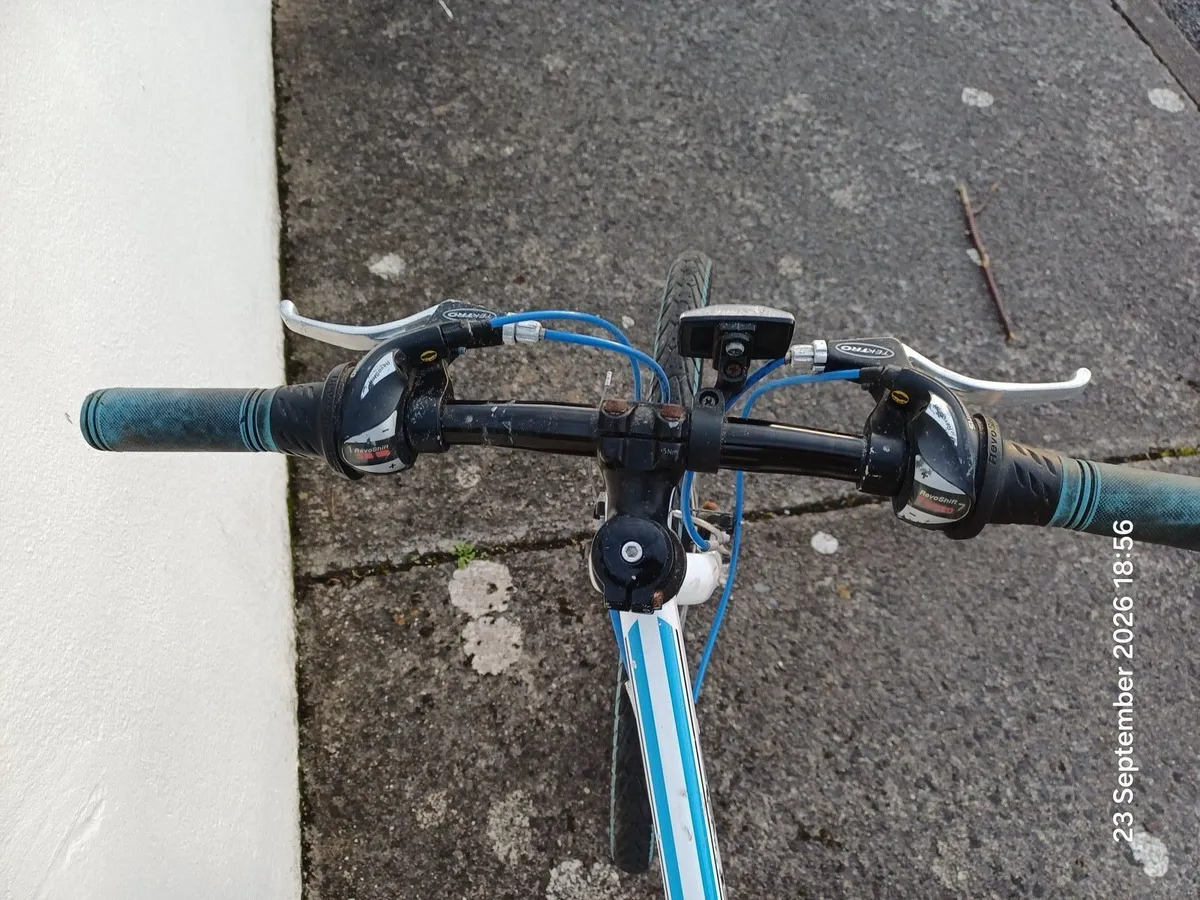26 inch Carrera Saruna Aluminium Kids Hybrid bike - Image 3