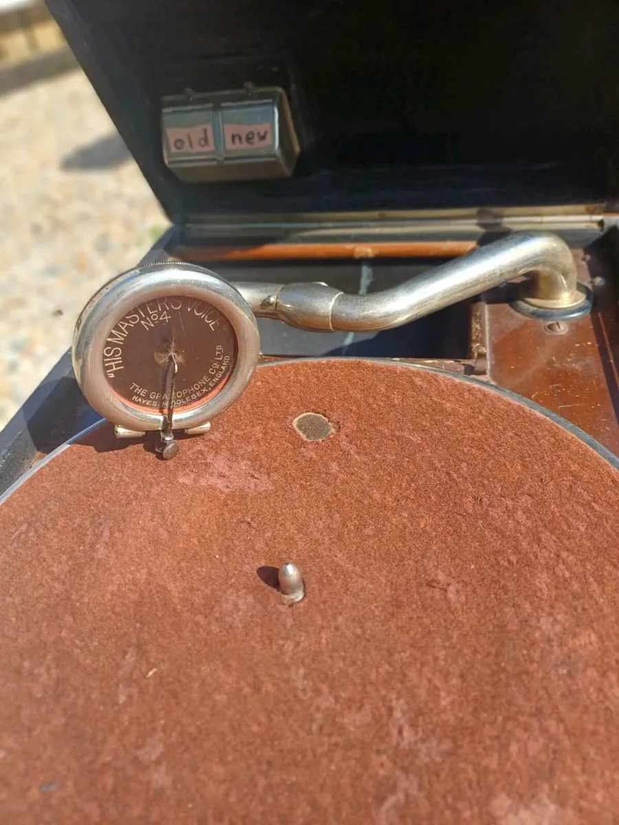 Antique Portable Wind-up HMV Gramophone - Image 4