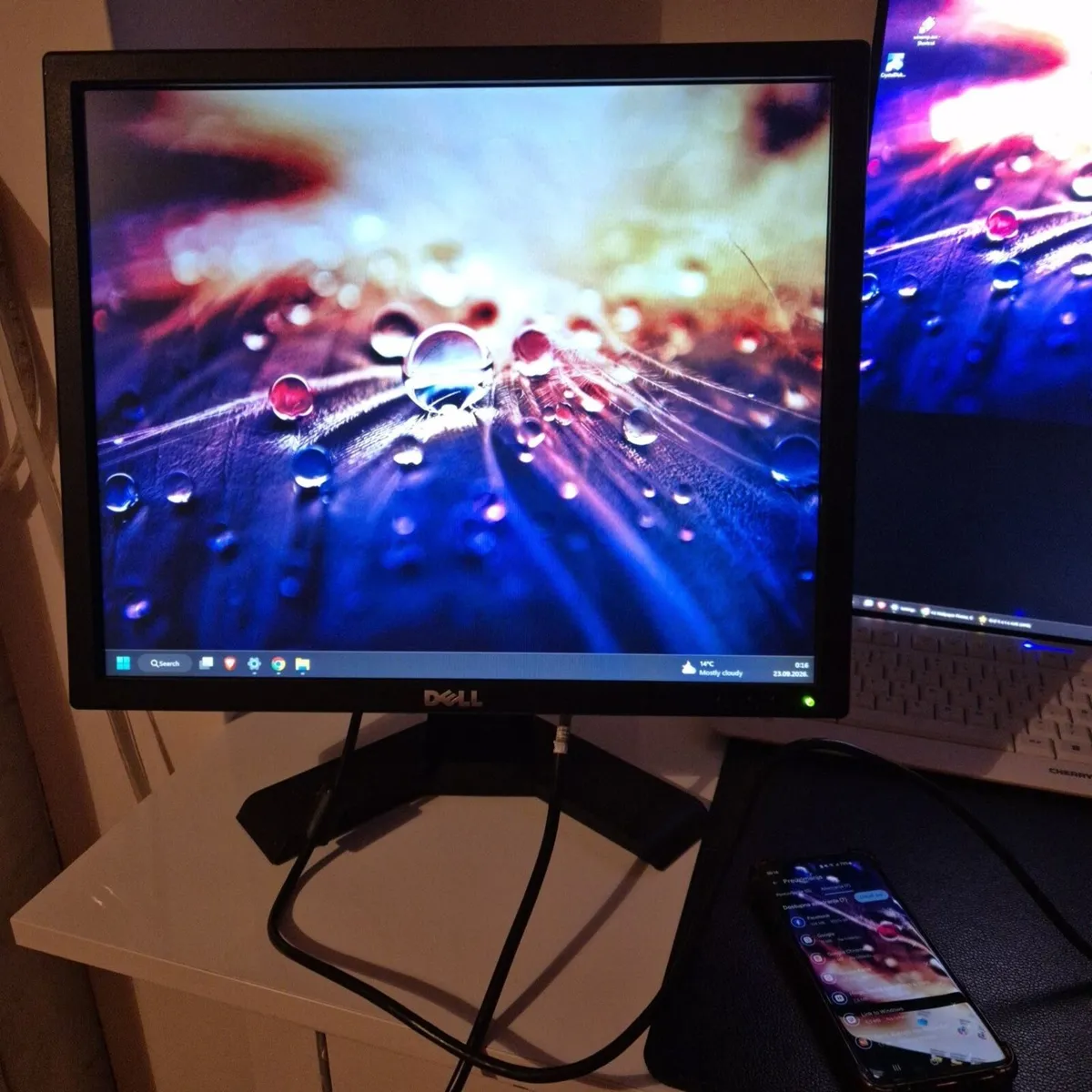 Dell monitor (for desktop PC) - Image 1