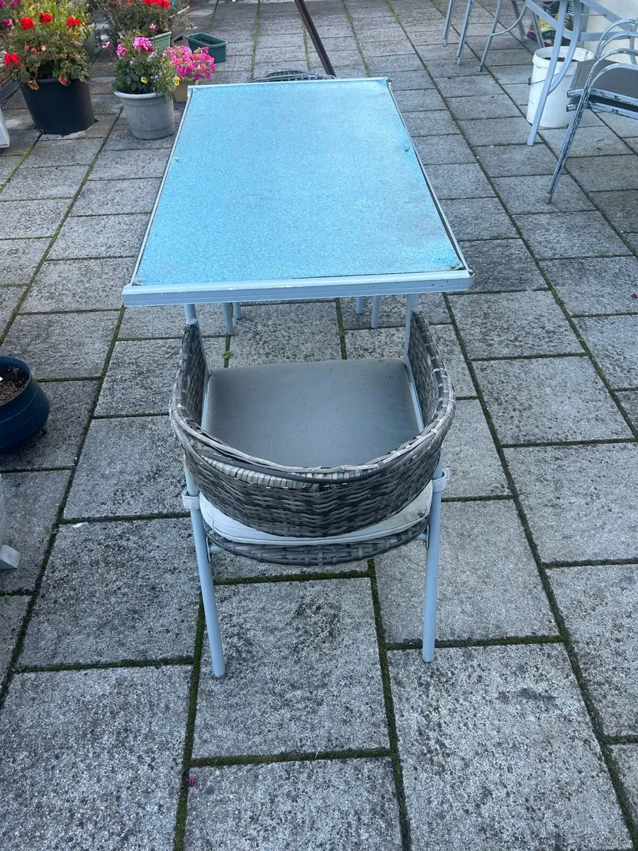 Table & Chairs - Image 4