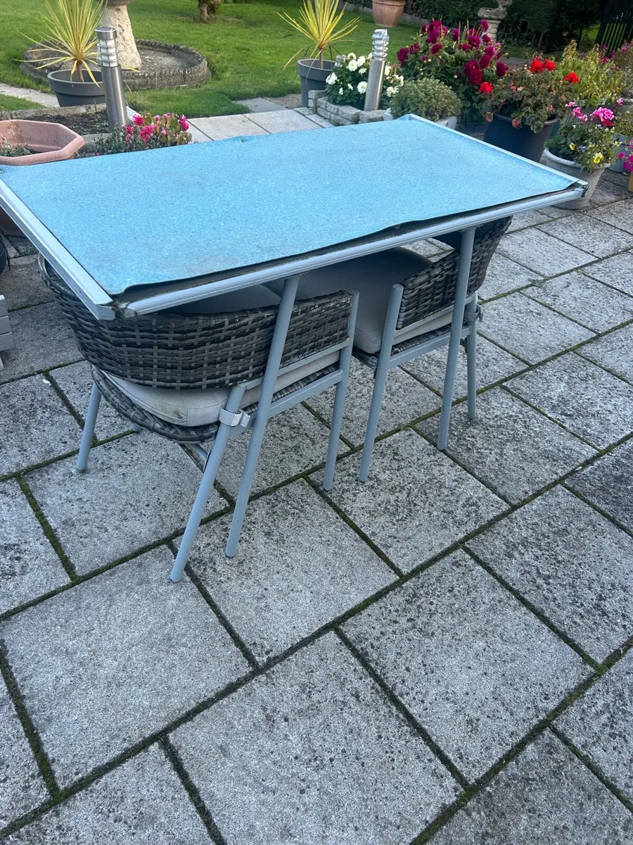 Table & Chairs - Image 2