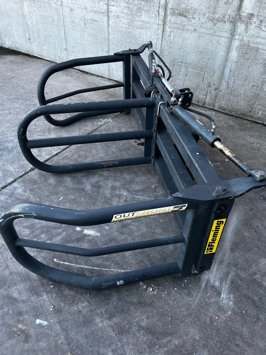 Unused Fleming Double soft hands bale grab - Image 1