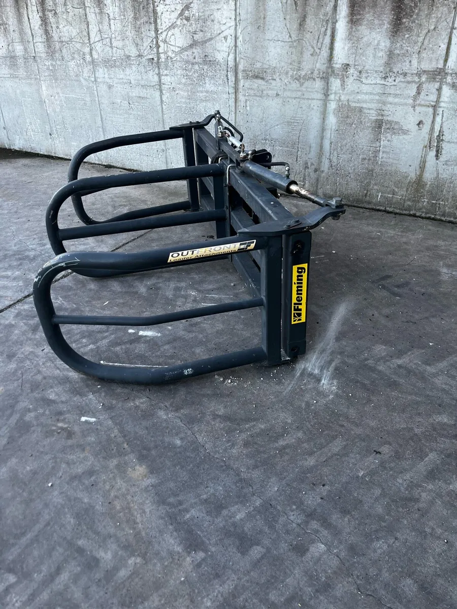 Unused Fleming Double soft hands bale grab - Image 3