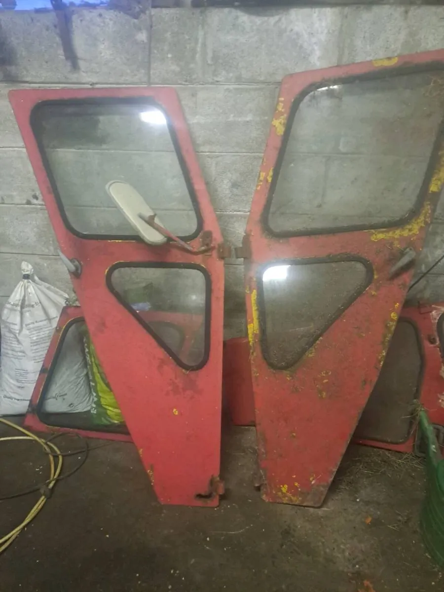 Duncan cab doors and bracket - Image 1