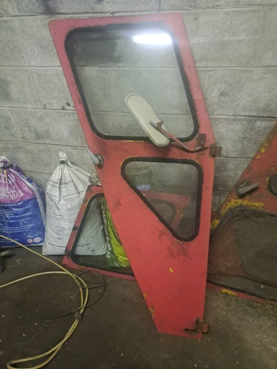 Duncan cab doors and bracket - Image 2