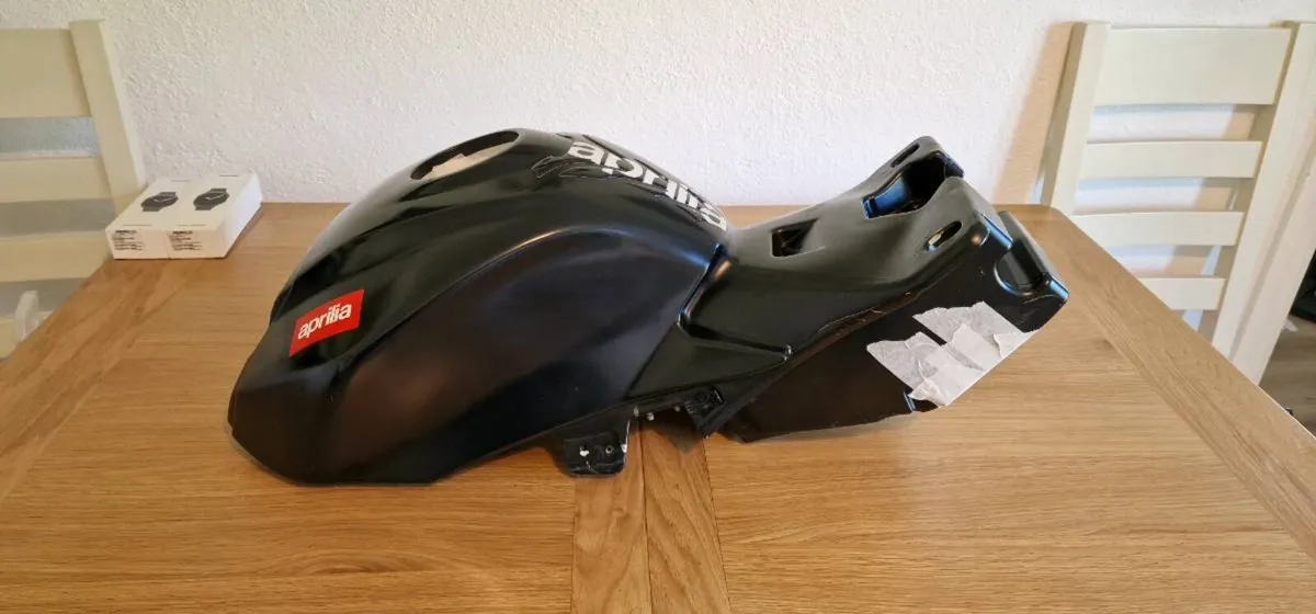 Aprilia v4r fuel tank - Image 1
