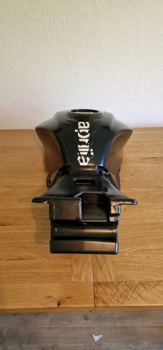 Aprilia v4r fuel tank - Image 2
