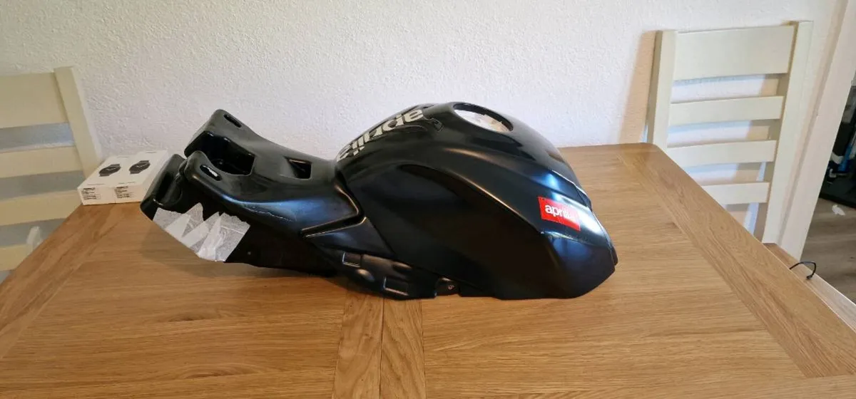 Aprilia v4r fuel tank - Image 3