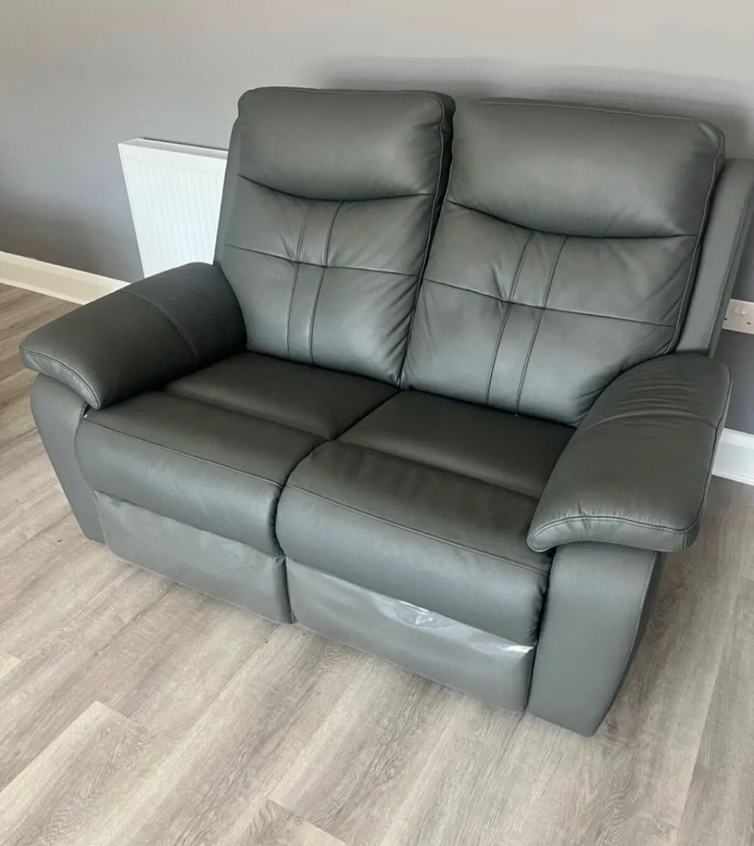Quick sale Sorena Leather Electric Suite - Image 2