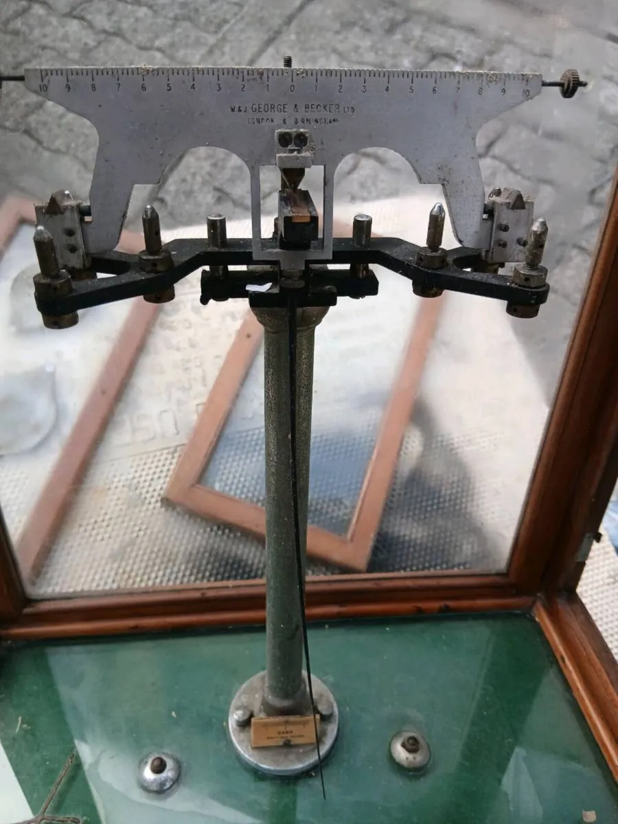 Vintage balancing scales - Image 3