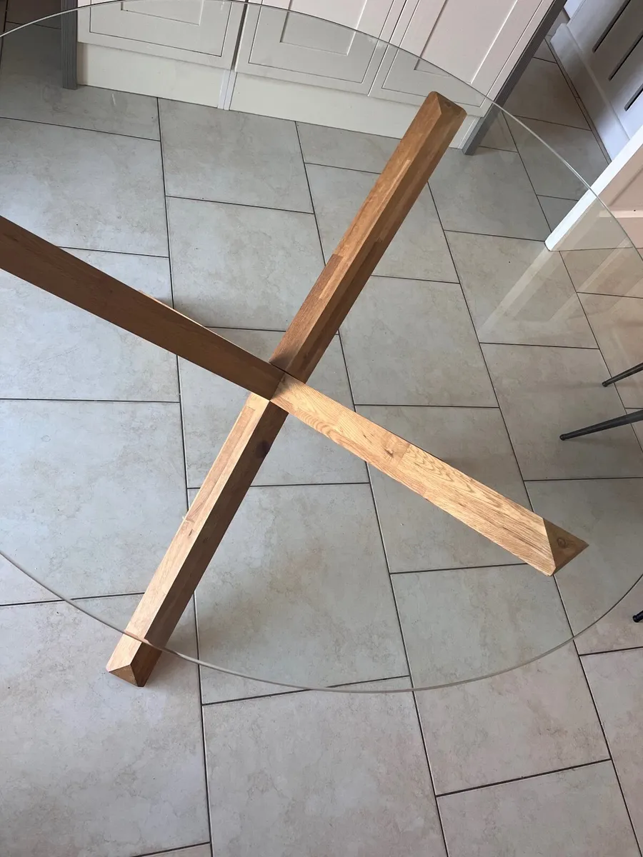 Glass table - Image 1