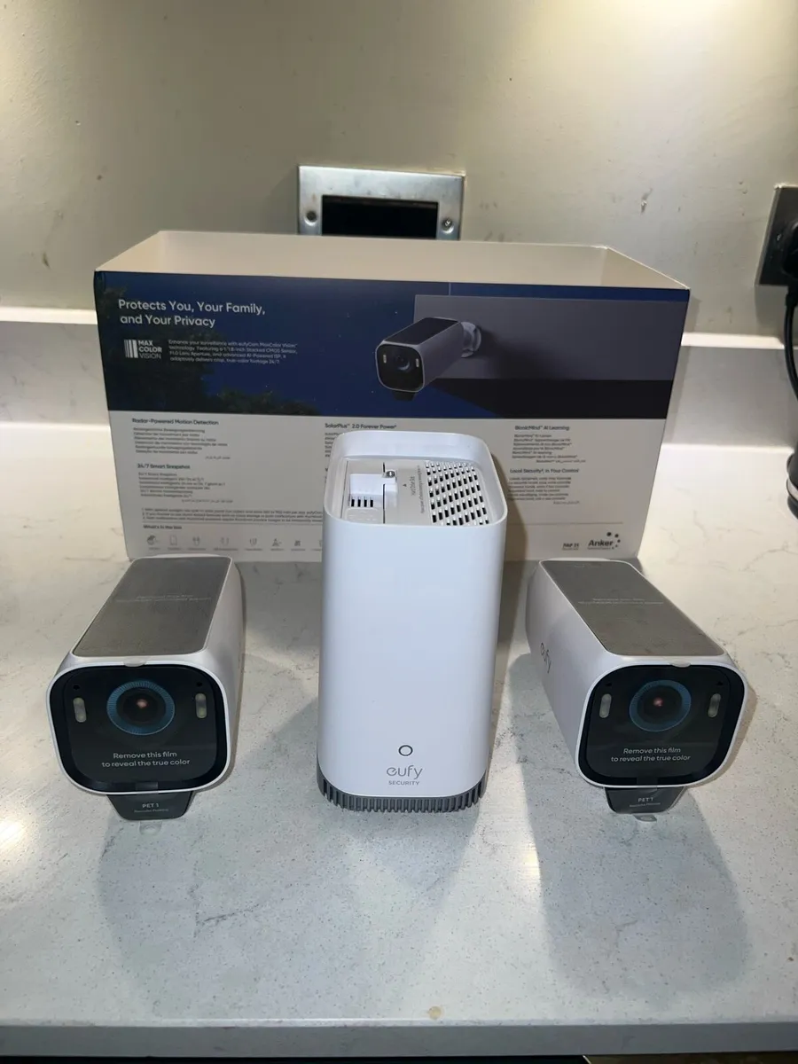 Eufy cctv wireless rechargeable solar camera new - Image 2
