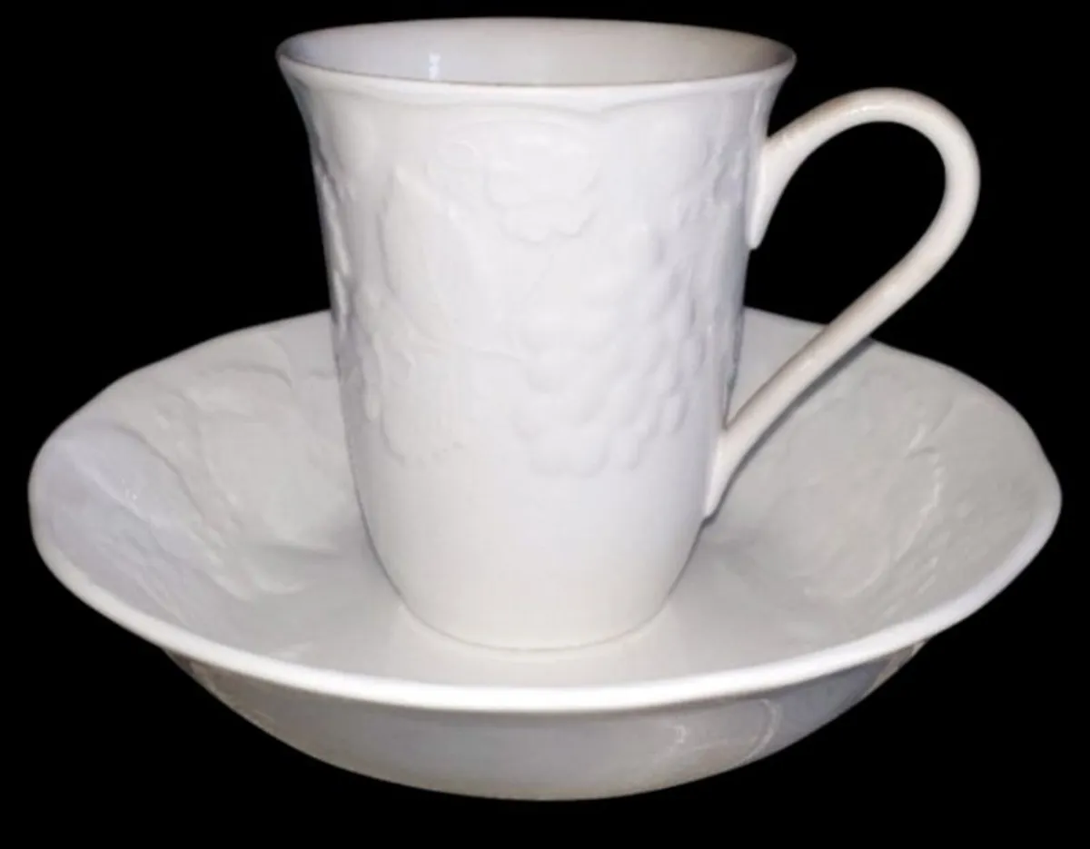 Vintage Wedgwood Strawberry & Vine Breakfast Duo - Image 2