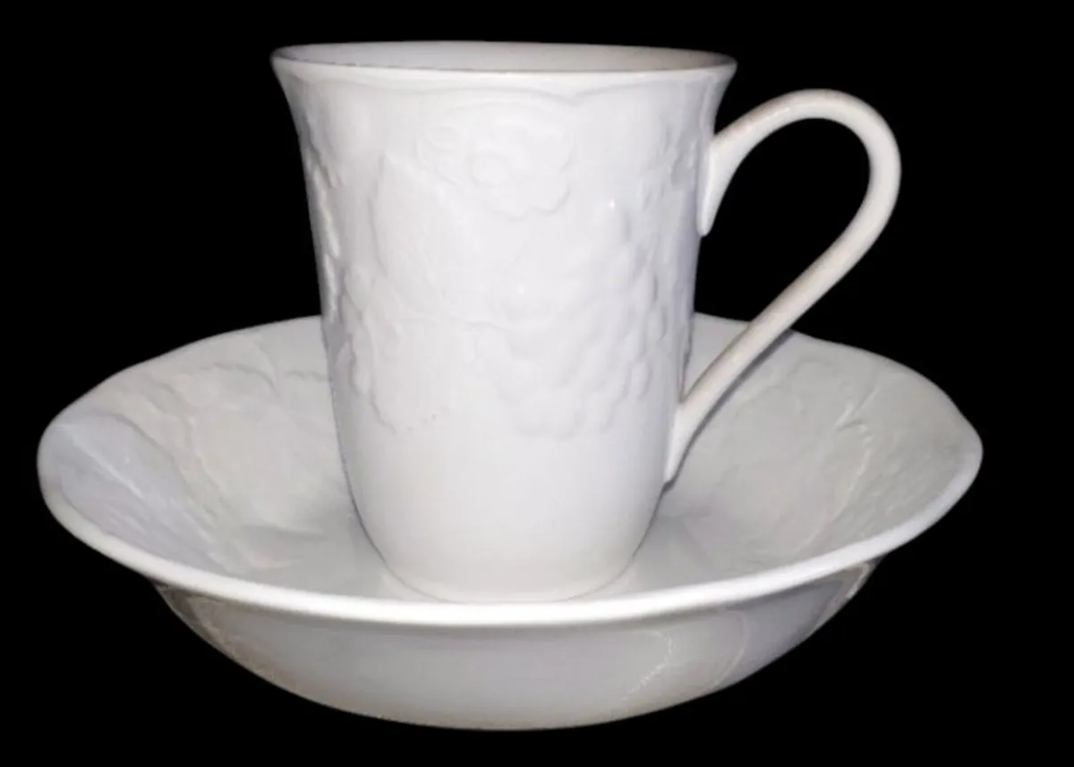 Vintage Wedgwood Strawberry & Vine Breakfast Duo - Image 4