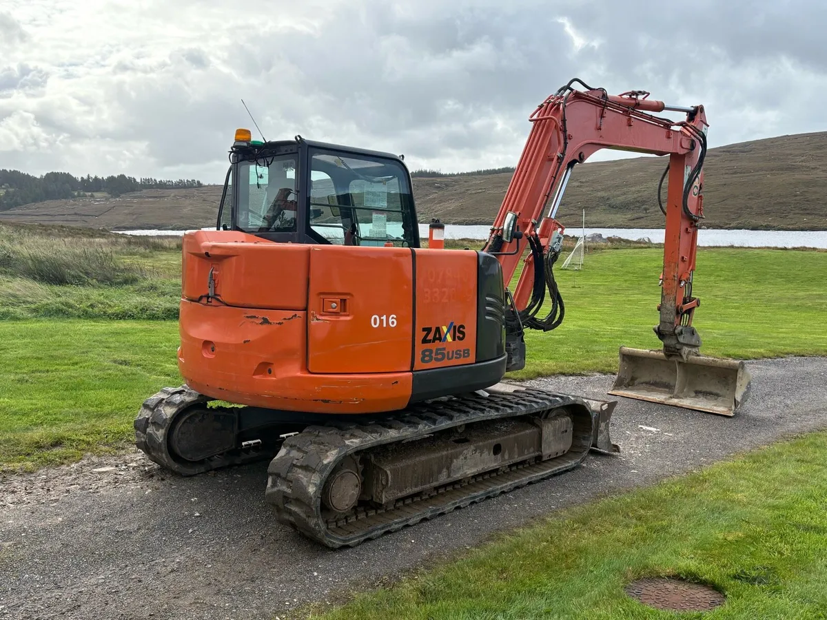 CHOICE OF HITACHI DIGGERS - Image 1