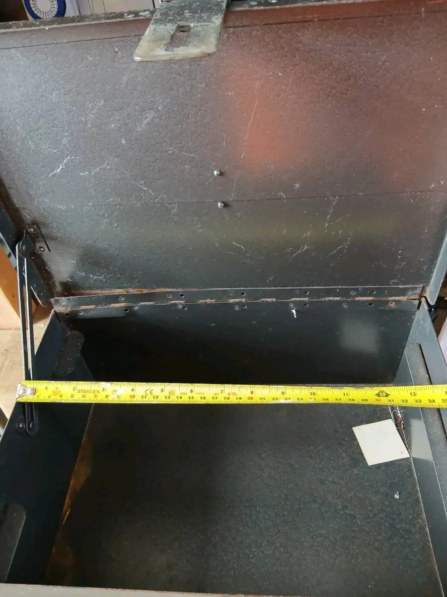 Metal box - Image 2