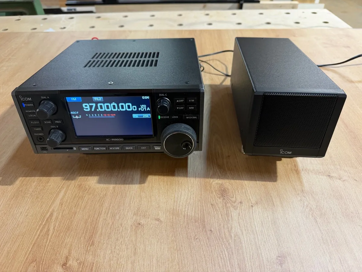 Icom IC-R8600 Ham Radio Transceiver - Image 1