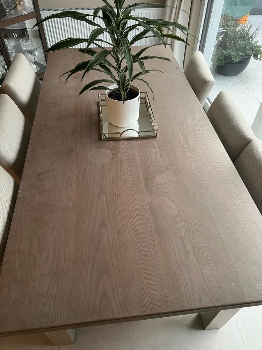 Solid timber table - Image 1
