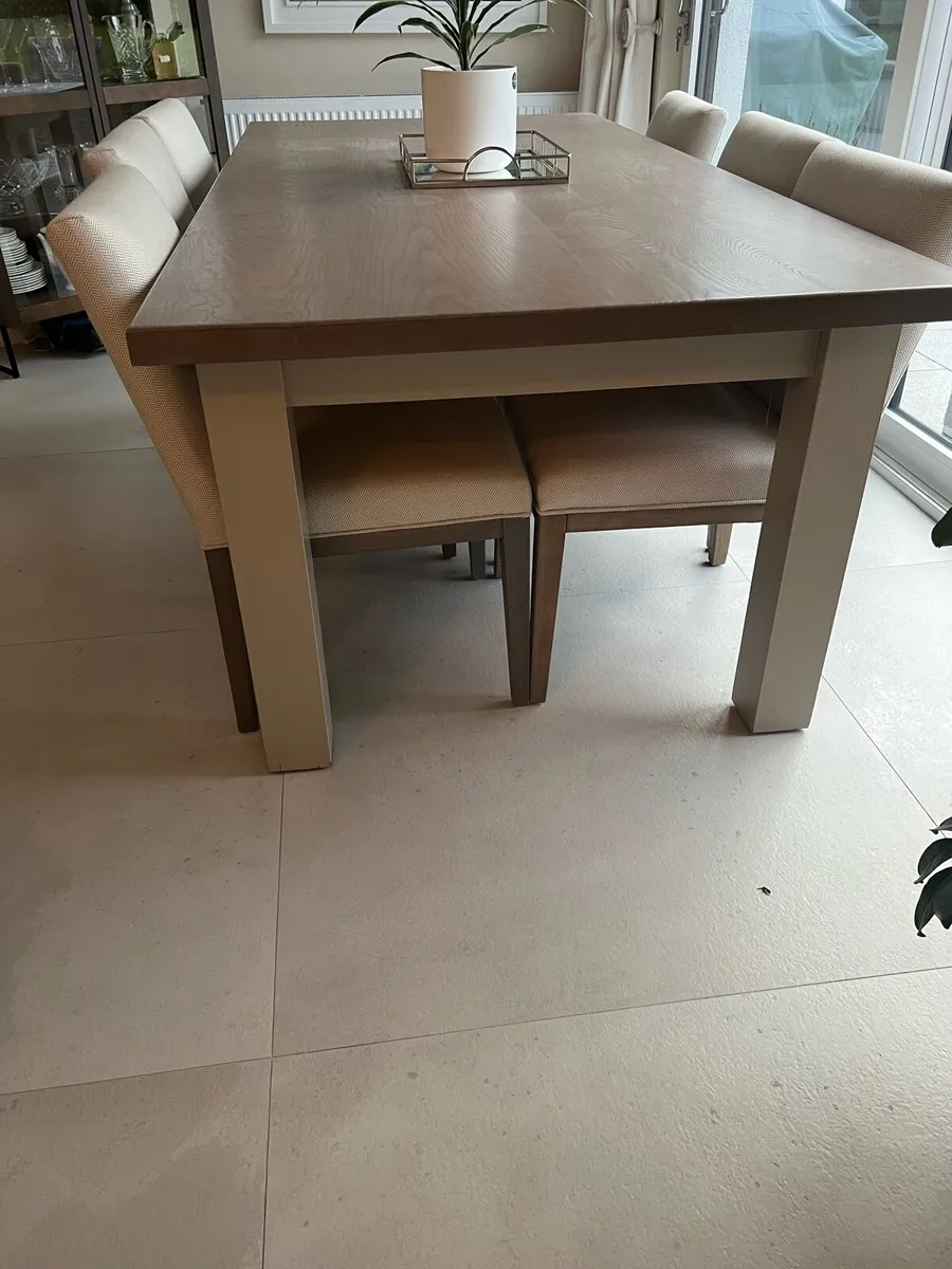 Solid timber table - Image 2