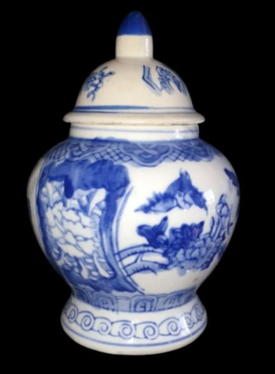 Vintage Blue & White Porcelain Ginger Jar - Image 3