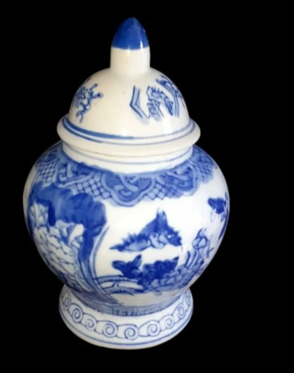 Vintage Blue & White Porcelain Ginger Jar - Image 4