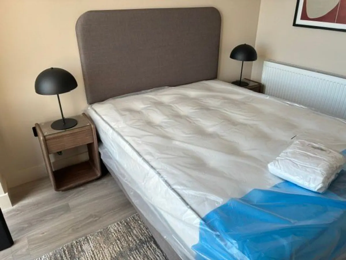 King size bed for sale - Image 1
