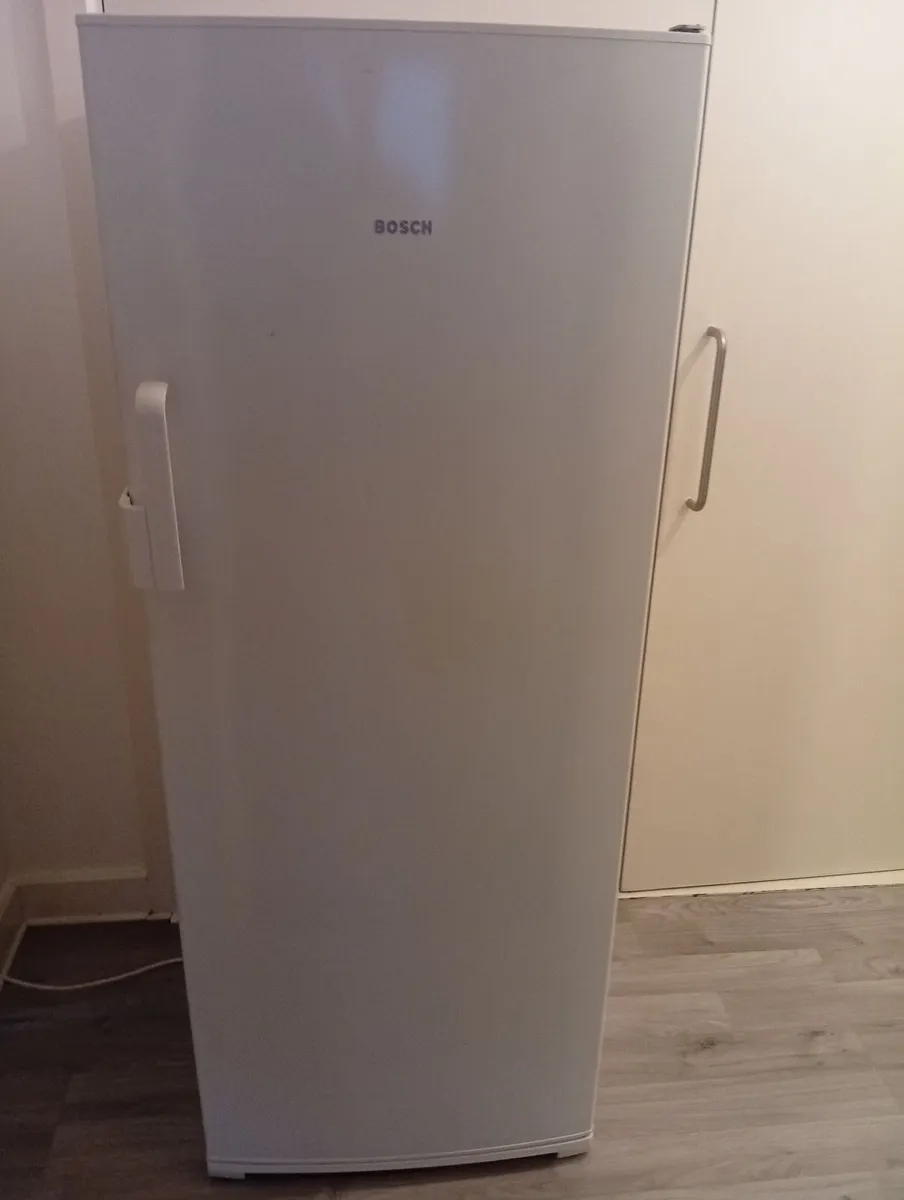 Quality Bosch Freezer 217litres - Image 2