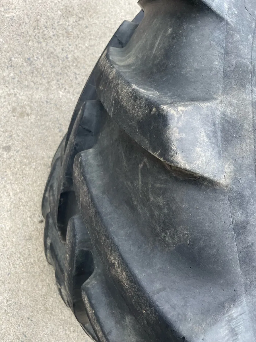 Michelin Tyres Set 650/65/38 540/65/28 - Image 2