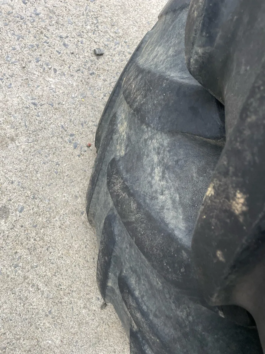 Michelin Tyres Set 650/65/38 540/65/28 - Image 3