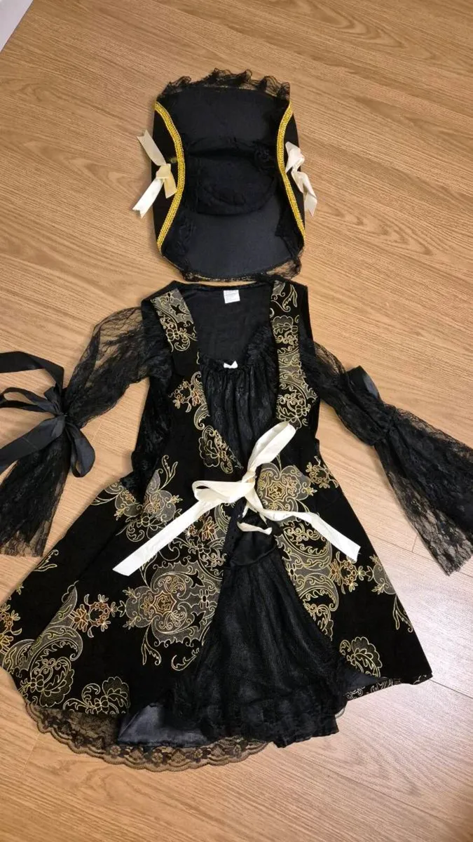 Halloween pirate costume - Image 1