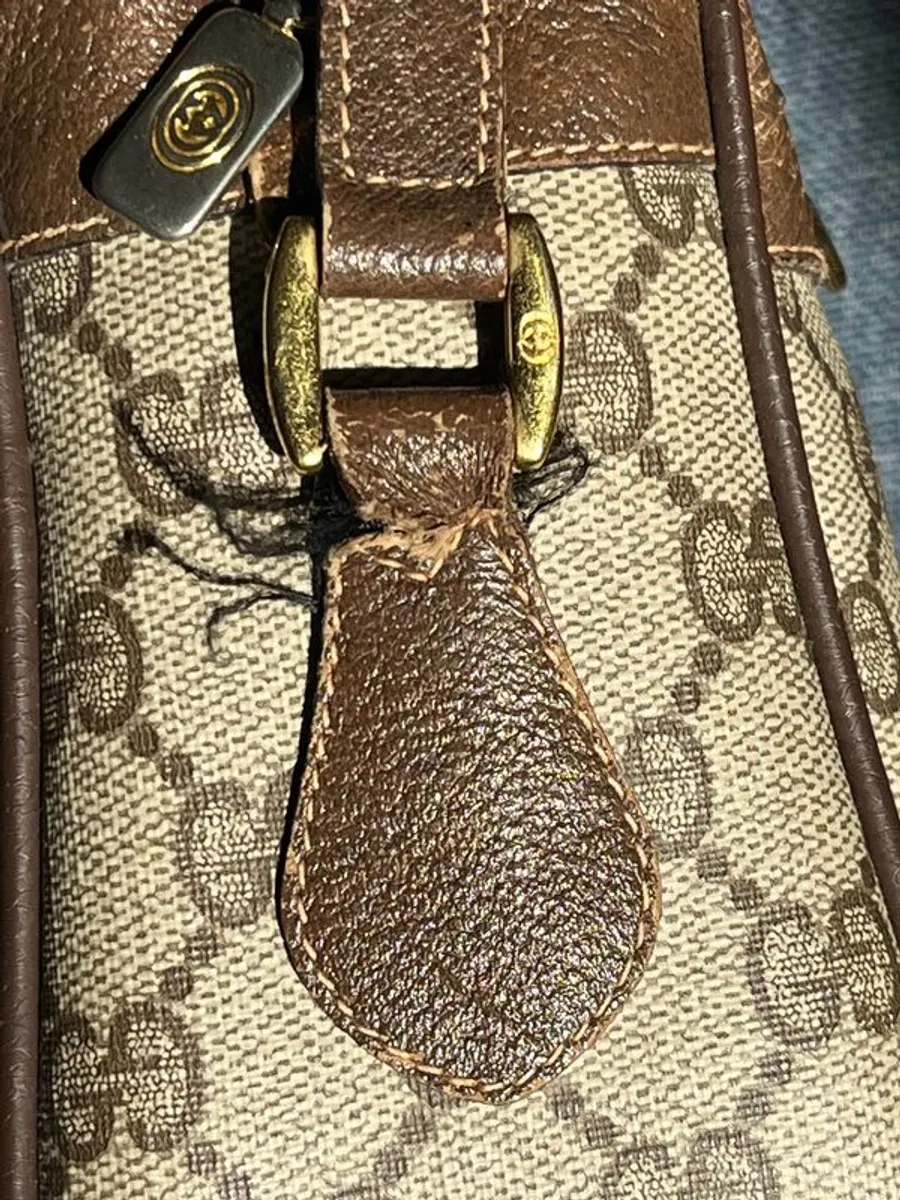 Gucci GG Supreme Canvas Shoulder Bag with Web Stripe and Interlocking G - Image 4