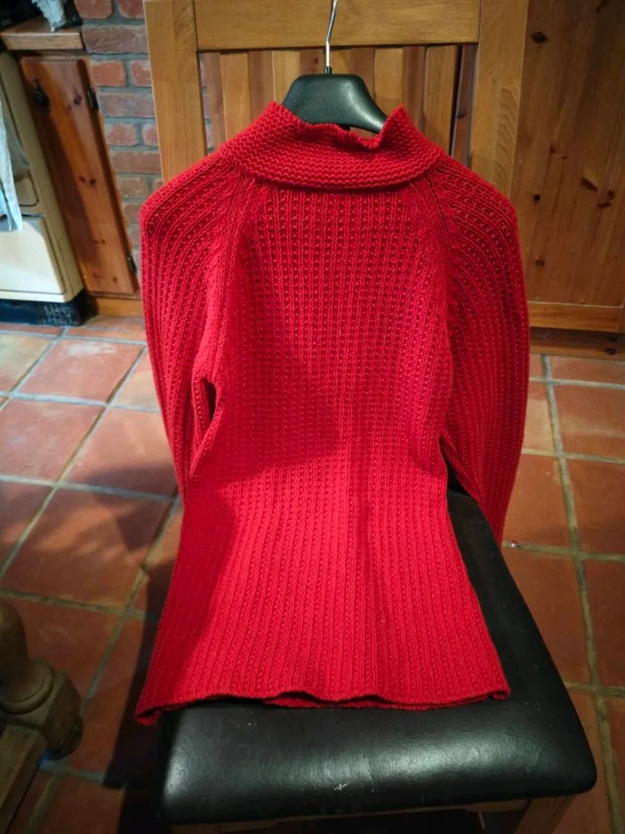 Girls GRD red Cardigan, would fit small adult. 80% - Image 2