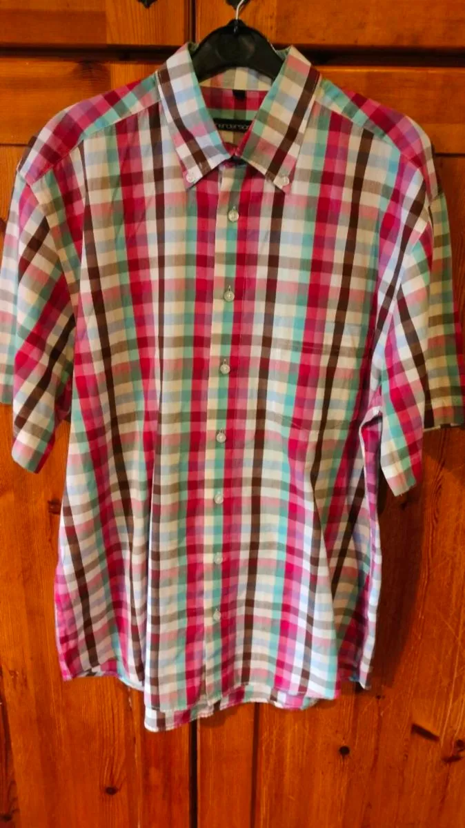 Men's Handerson short sleeve shirt. Size large. 40 - Image 1