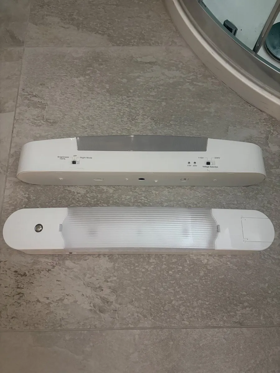 2 No Ansell 8W LED Bathroom Shaver Light with USB