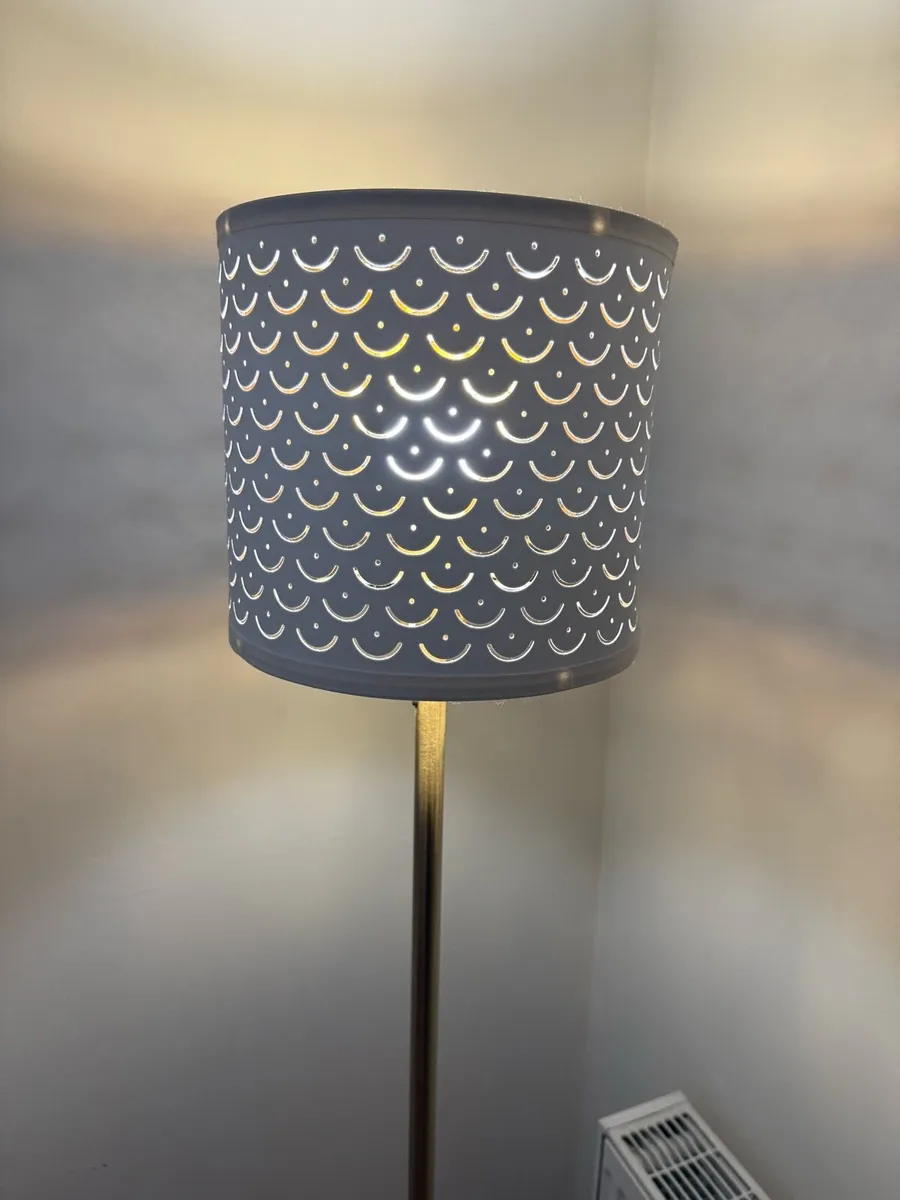 Floor lamp in very good condition, gold and white - Image 3