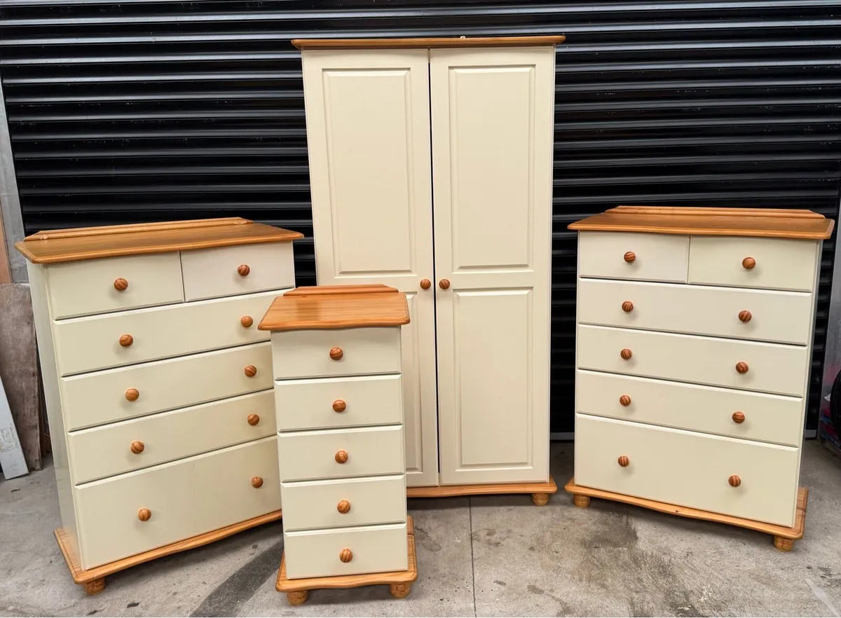 Bedroom furniture set - Image 1