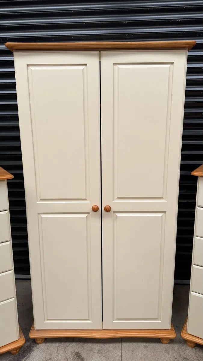 Bedroom furniture set - Image 4