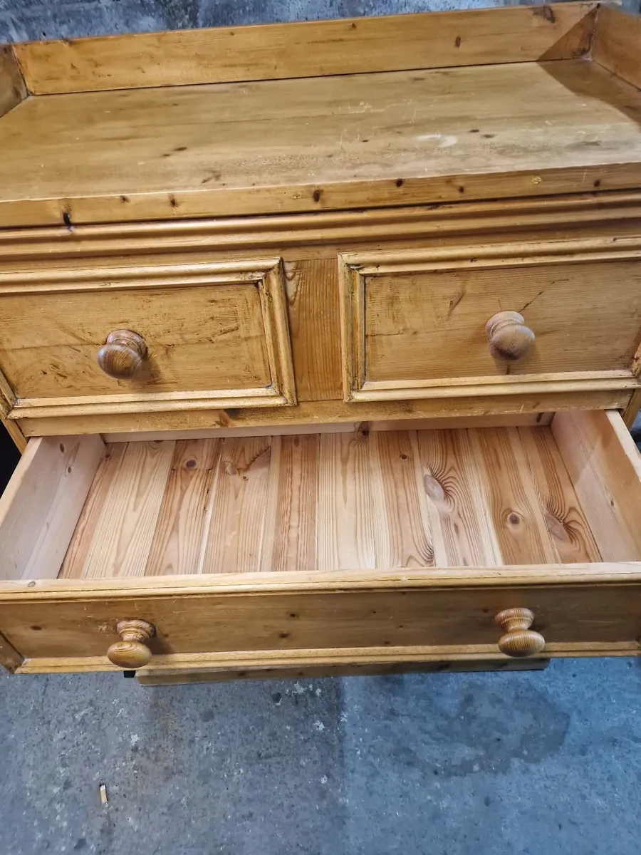 Pine chest of drawers - Image 4