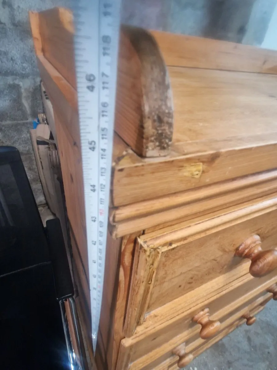 Pine chest of drawers - Image 1